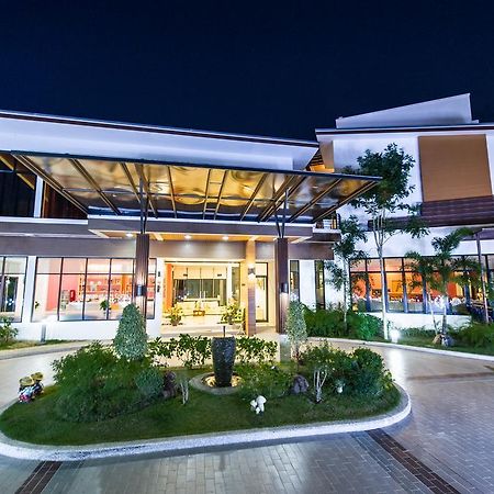 Mamaison Hotel Бурирам Екстериор снимка