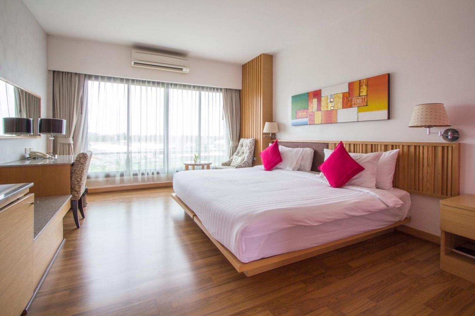 Mamaison Hotel Бурирам Екстериор снимка