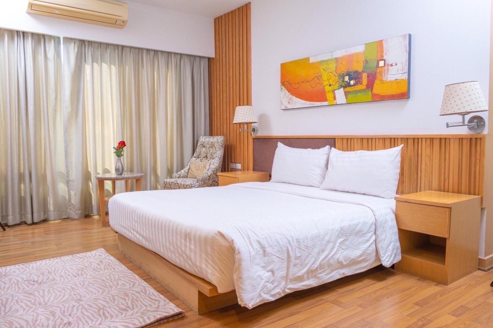 Mamaison Hotel Бурирам Екстериор снимка