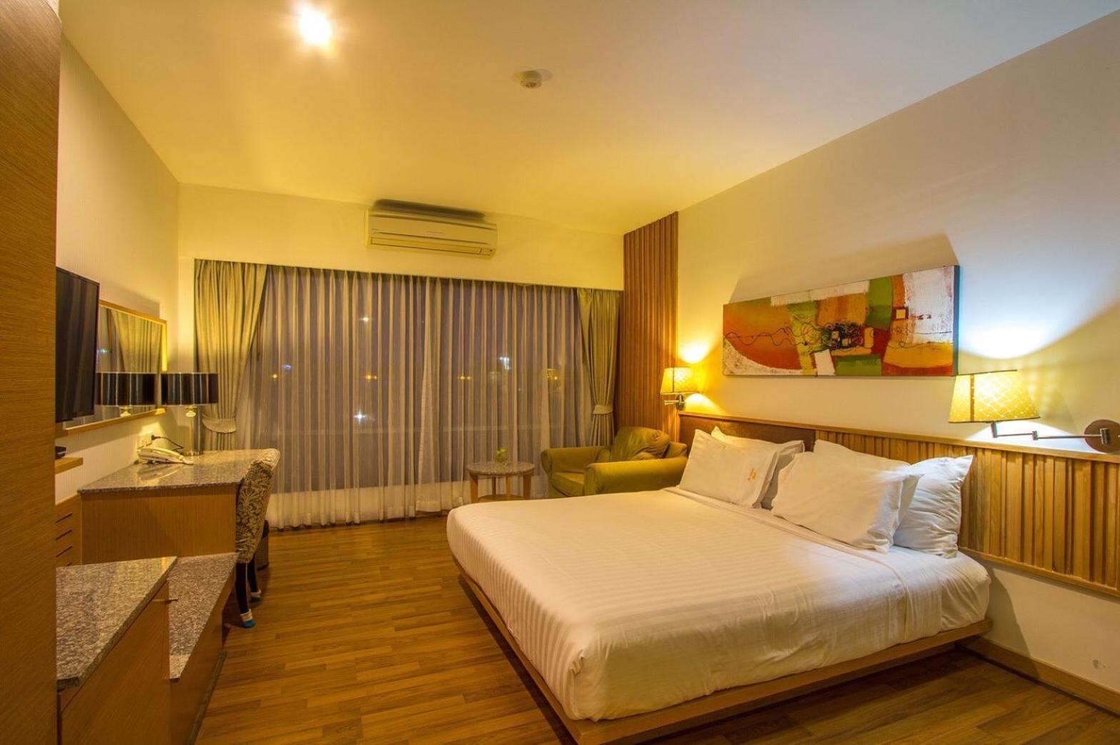 Mamaison Hotel Бурирам Екстериор снимка