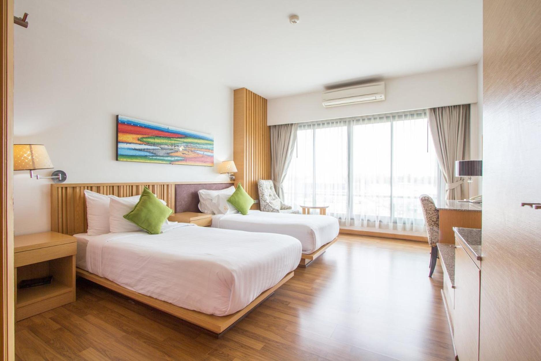 Mamaison Hotel Бурирам Екстериор снимка