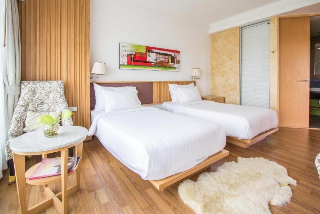 Mamaison Hotel Бурирам Екстериор снимка