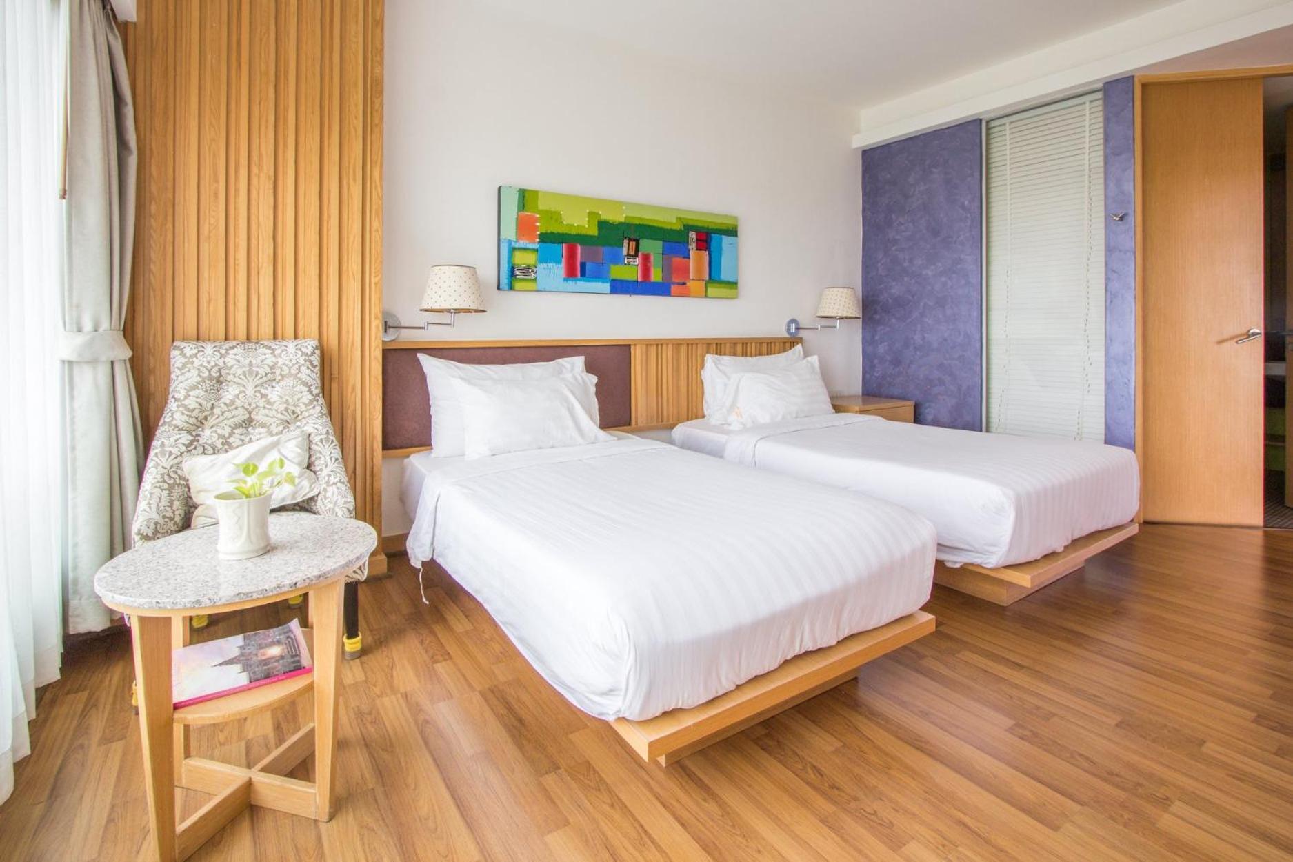 Mamaison Hotel Бурирам Екстериор снимка
