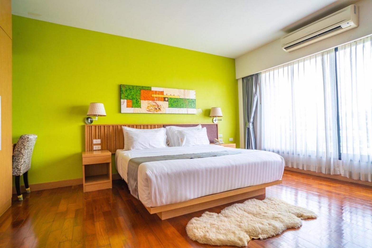 Mamaison Hotel Бурирам Екстериор снимка