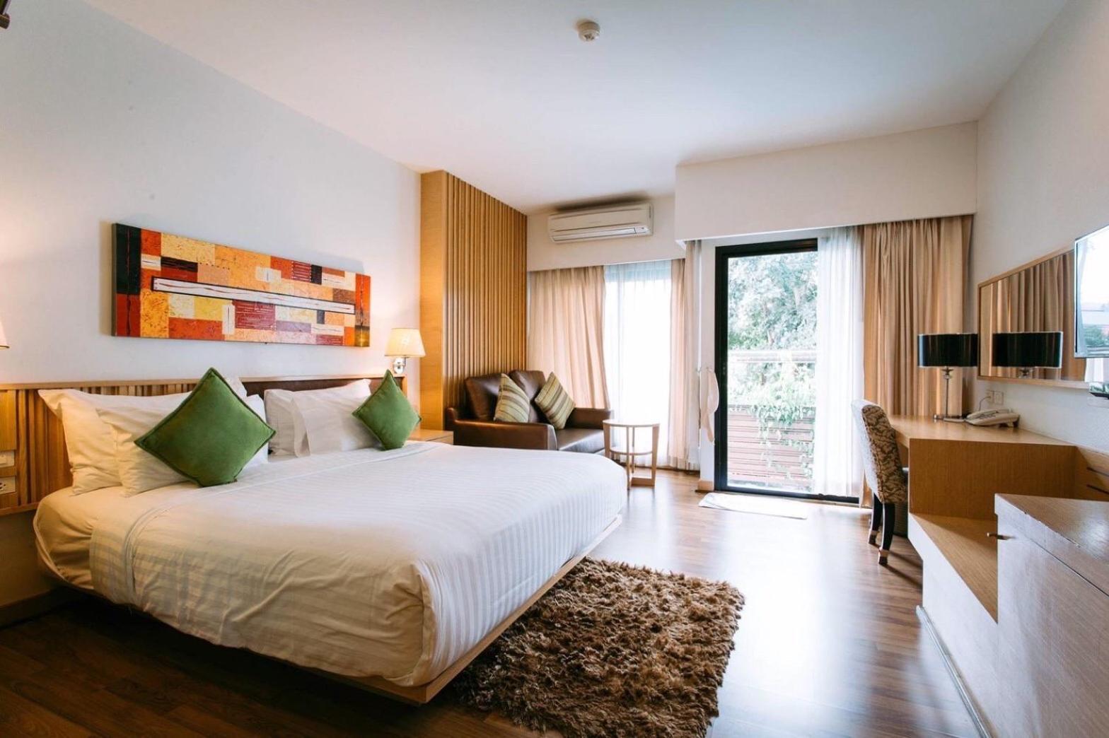Mamaison Hotel Бурирам Екстериор снимка