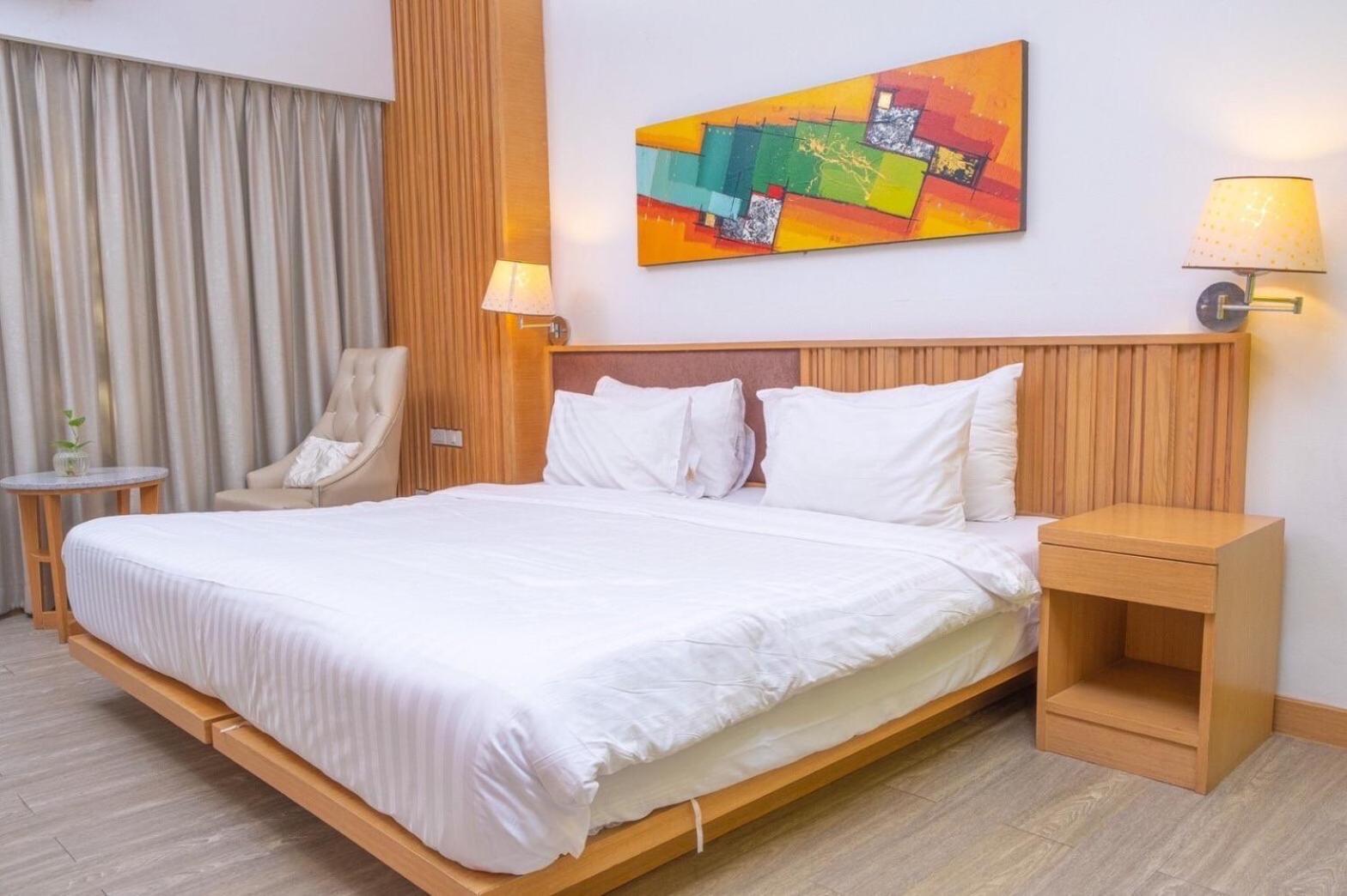 Mamaison Hotel Бурирам Екстериор снимка