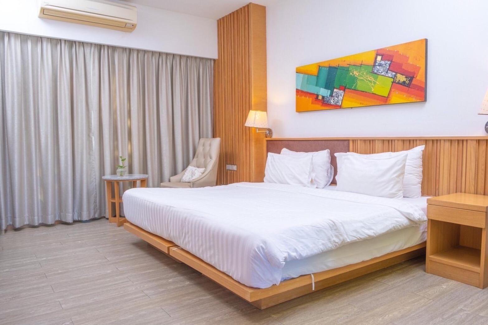 Mamaison Hotel Бурирам Екстериор снимка