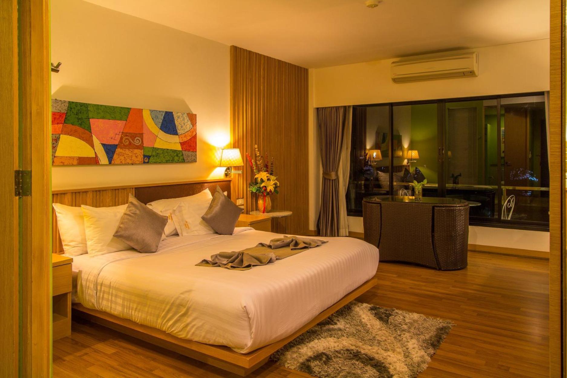 Mamaison Hotel Бурирам Екстериор снимка
