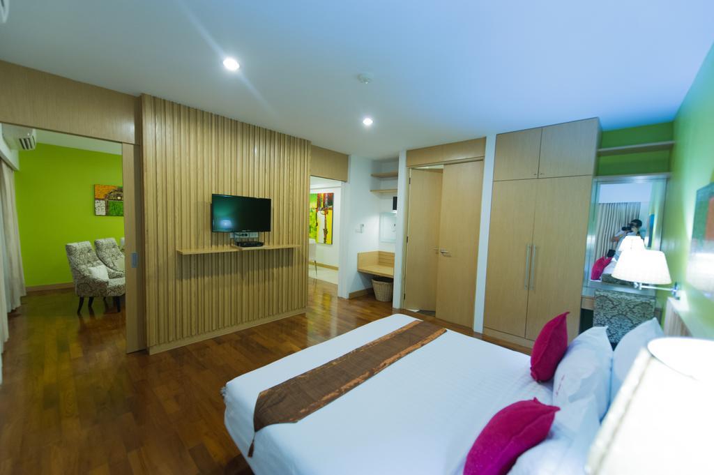Mamaison Hotel Бурирам Екстериор снимка