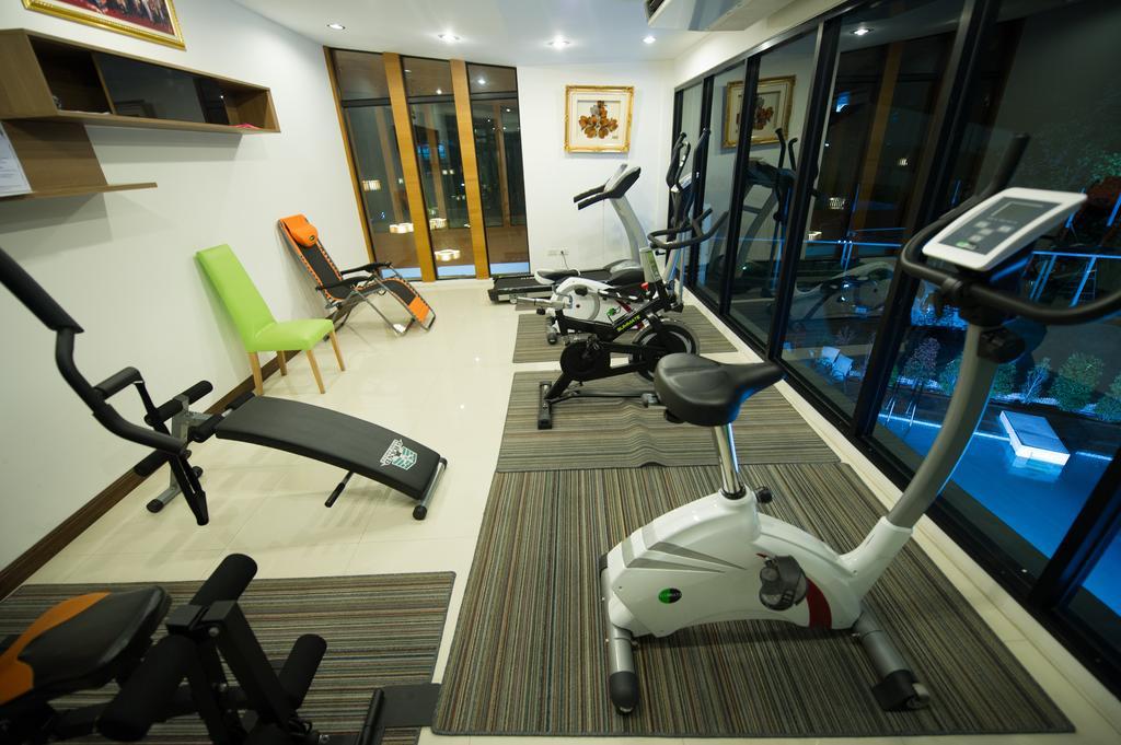Mamaison Hotel Бурирам Екстериор снимка