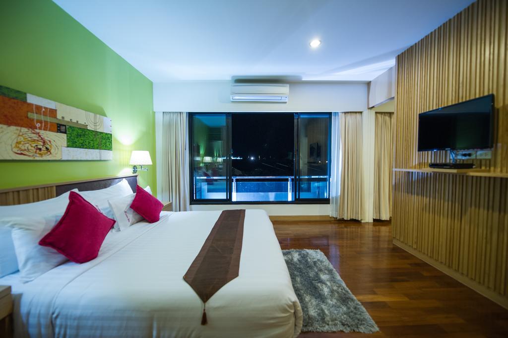 Mamaison Hotel Бурирам Екстериор снимка