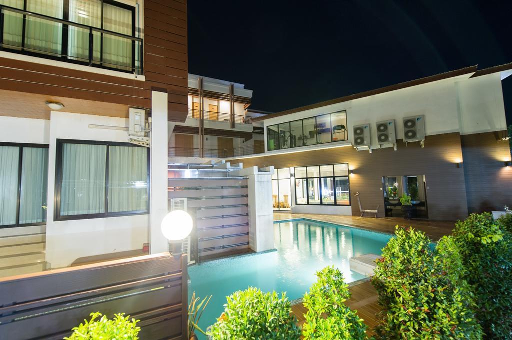 Mamaison Hotel Бурирам Екстериор снимка