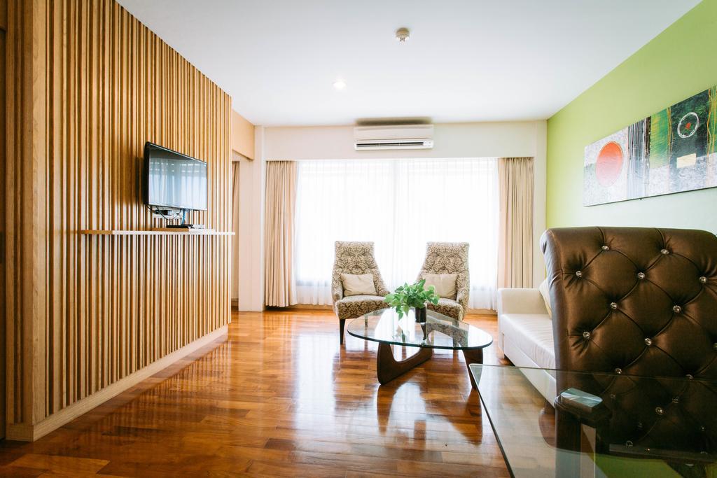 Mamaison Hotel Бурирам Екстериор снимка