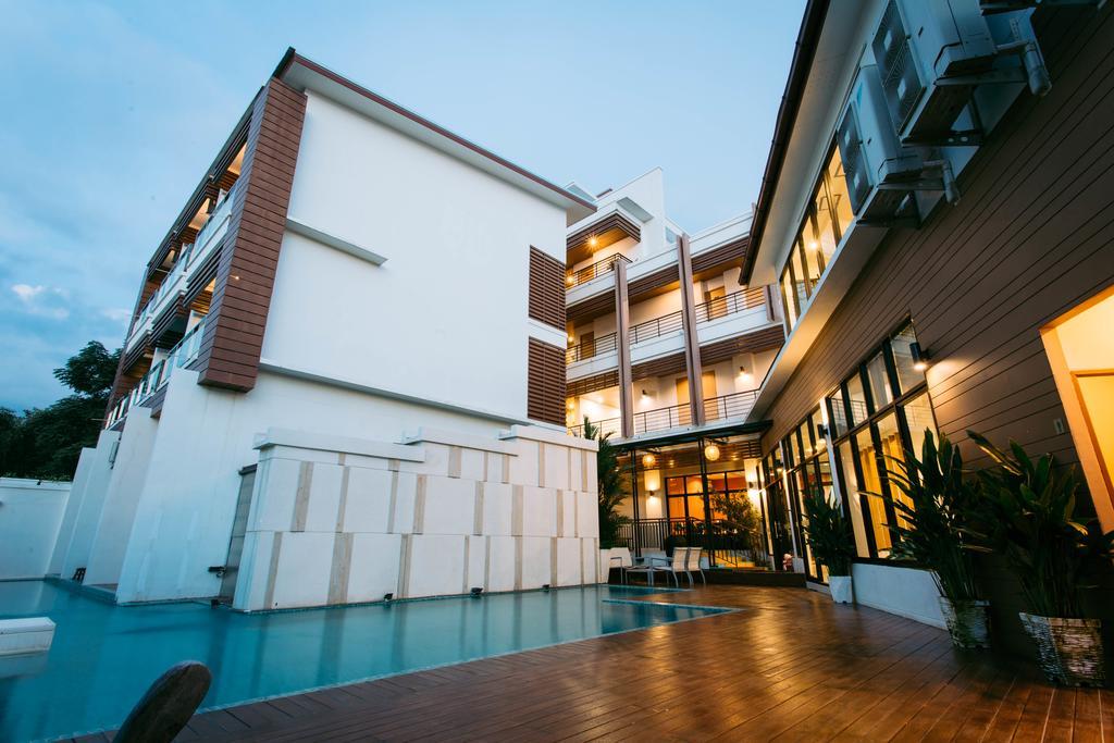 Mamaison Hotel Бурирам Екстериор снимка