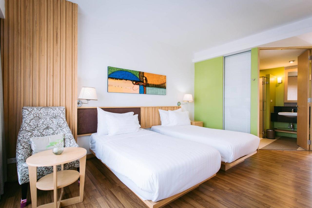 Mamaison Hotel Бурирам Екстериор снимка