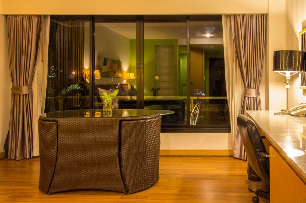 Mamaison Hotel Бурирам Екстериор снимка