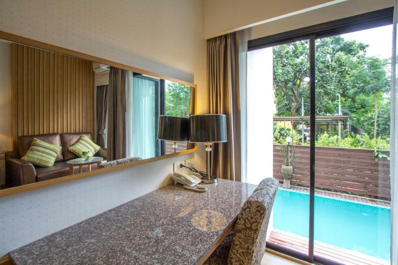 Mamaison Hotel Бурирам Екстериор снимка