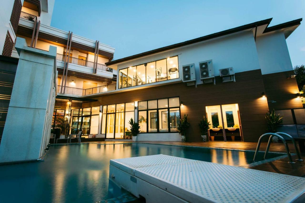Mamaison Hotel Бурирам Екстериор снимка