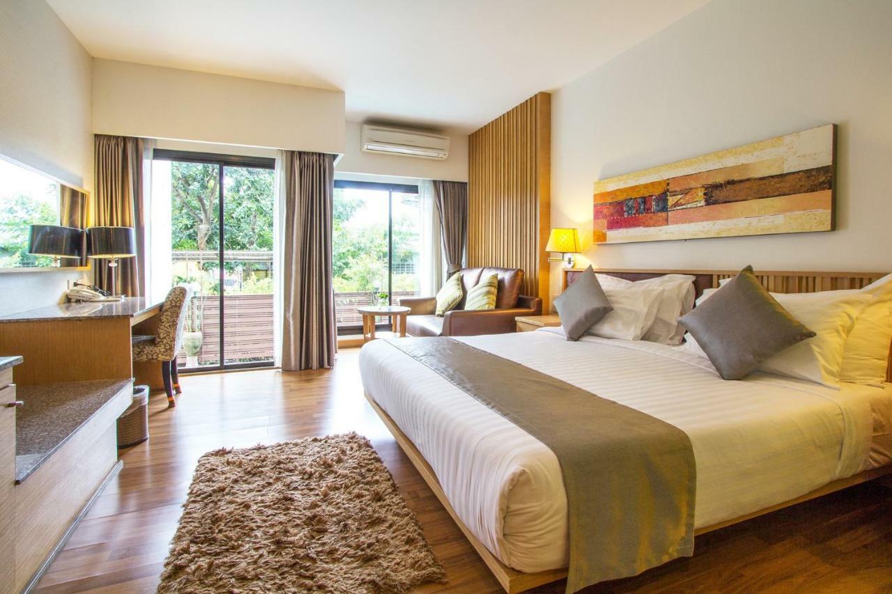 Mamaison Hotel Бурирам Екстериор снимка