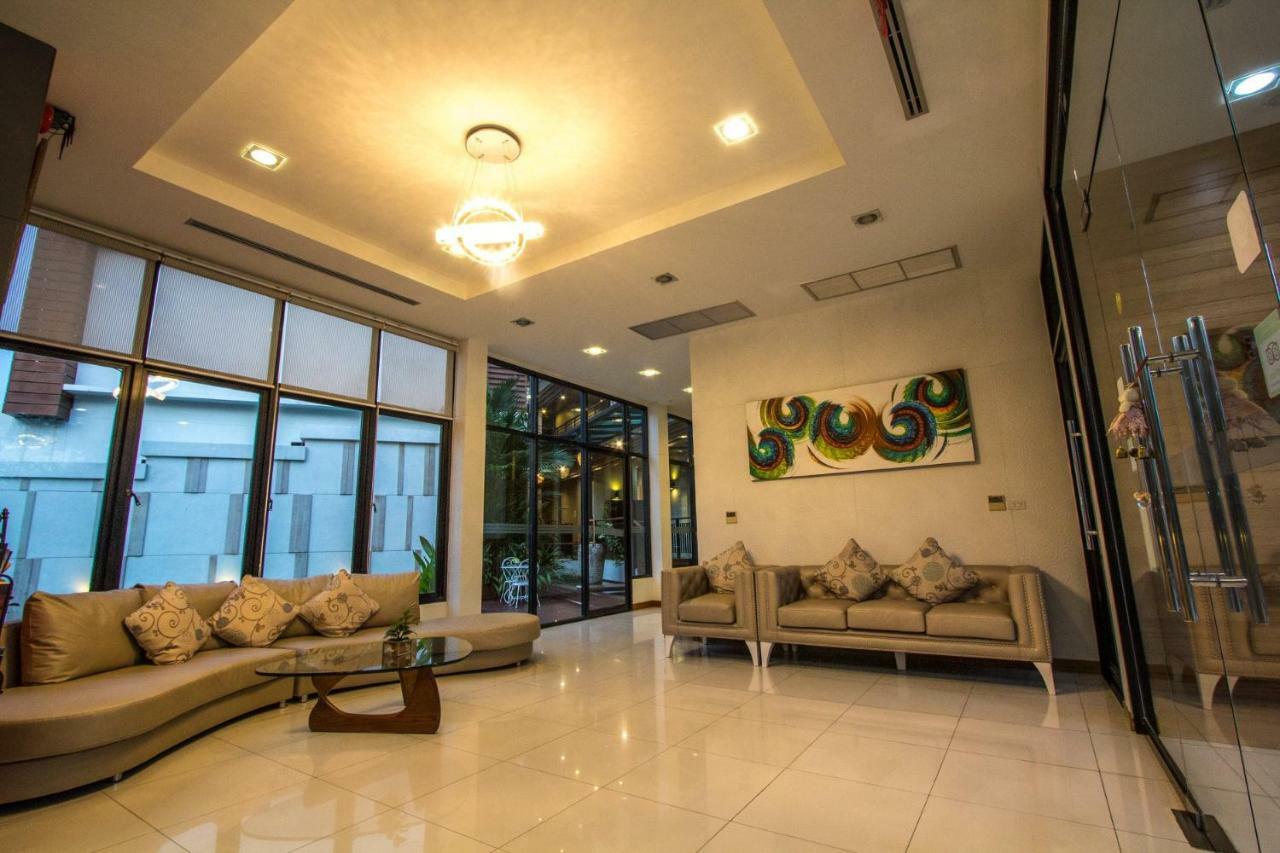 Mamaison Hotel Бурирам Екстериор снимка